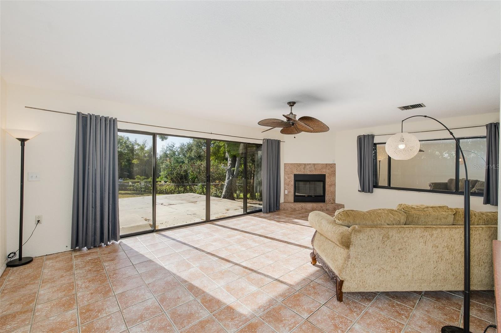 3138 BLUFF BLVD — photo 30