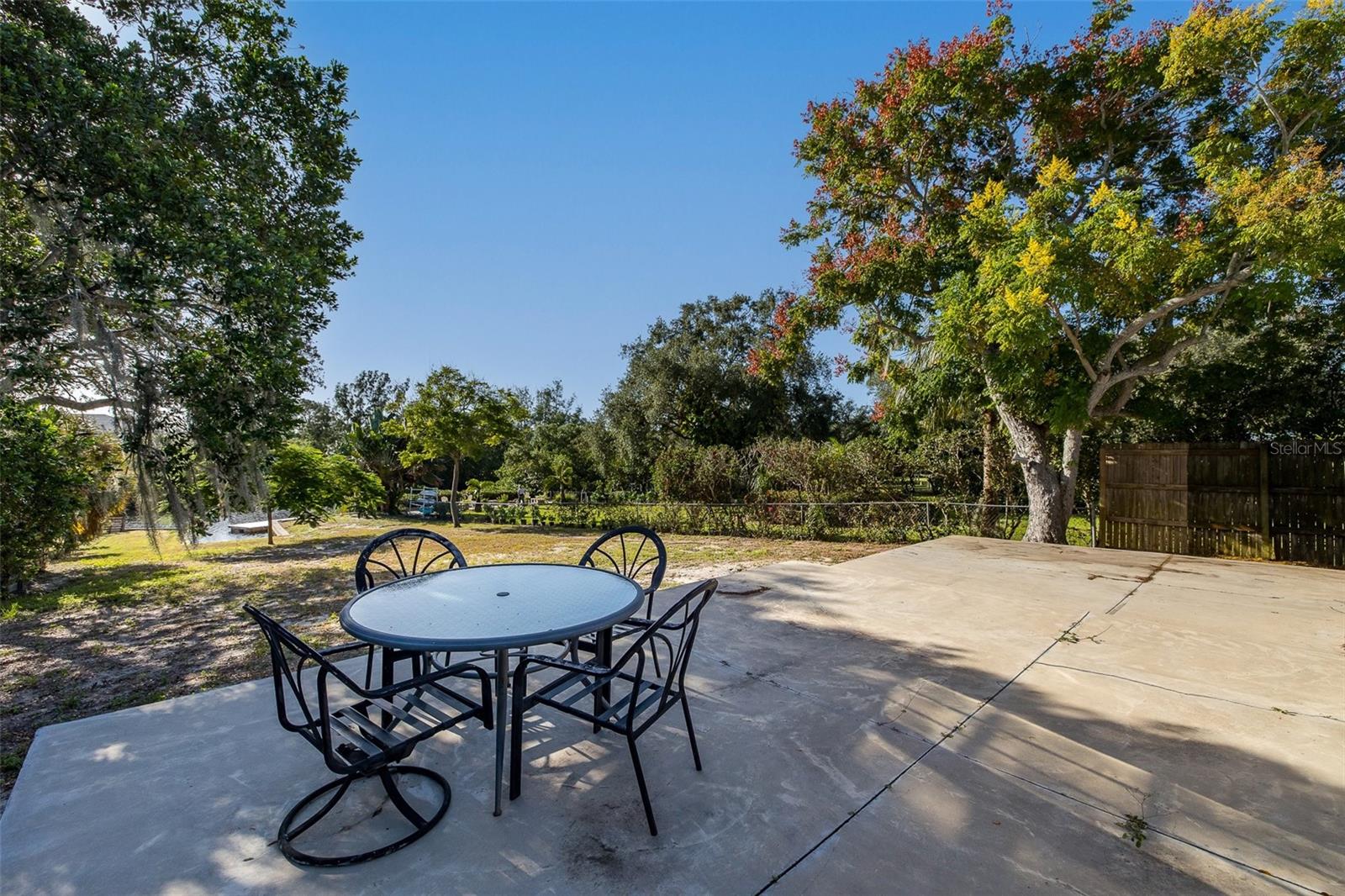 3138 BLUFF BLVD — photo 45