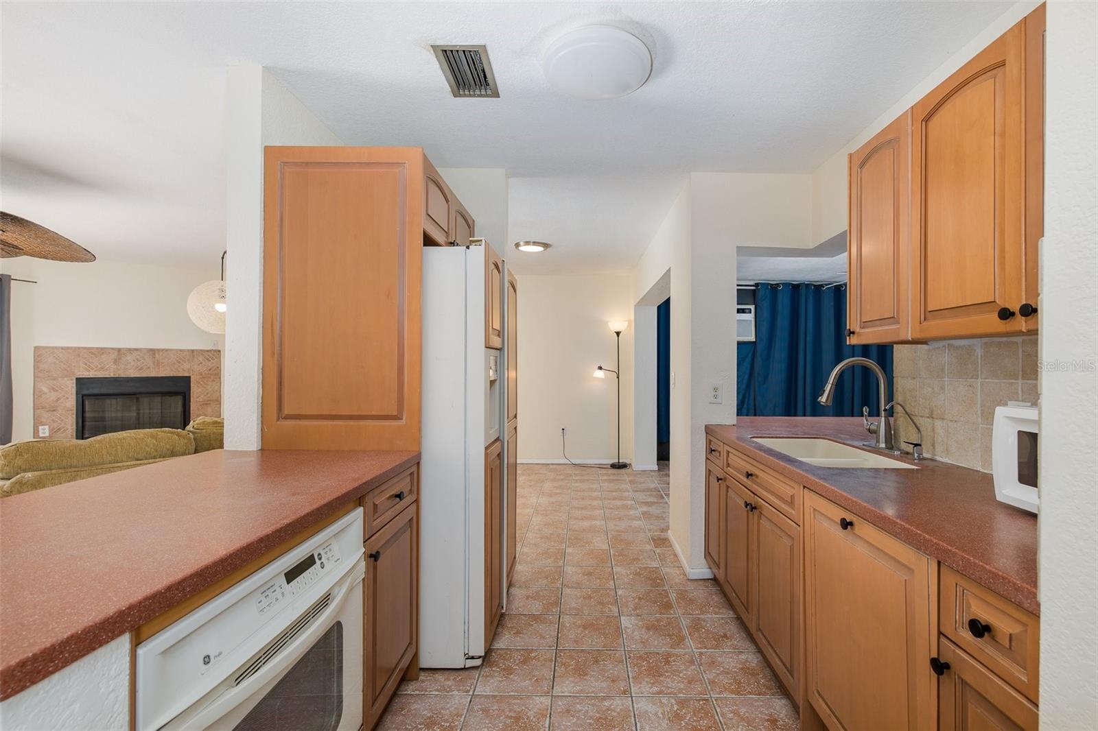 3138 BLUFF BLVD — photo 20