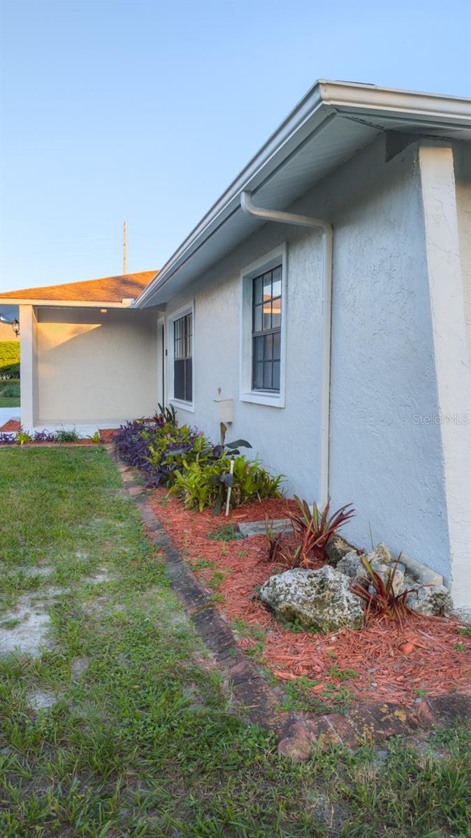 7910 RIVERDALE DR — photo 4