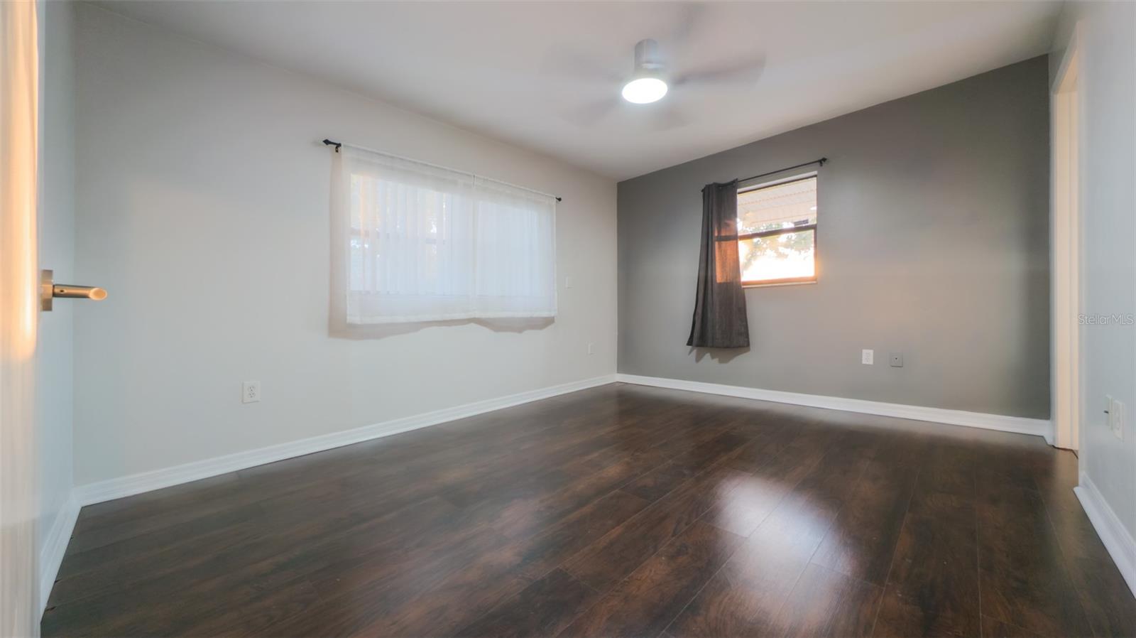 7910 RIVERDALE DR — photo 13