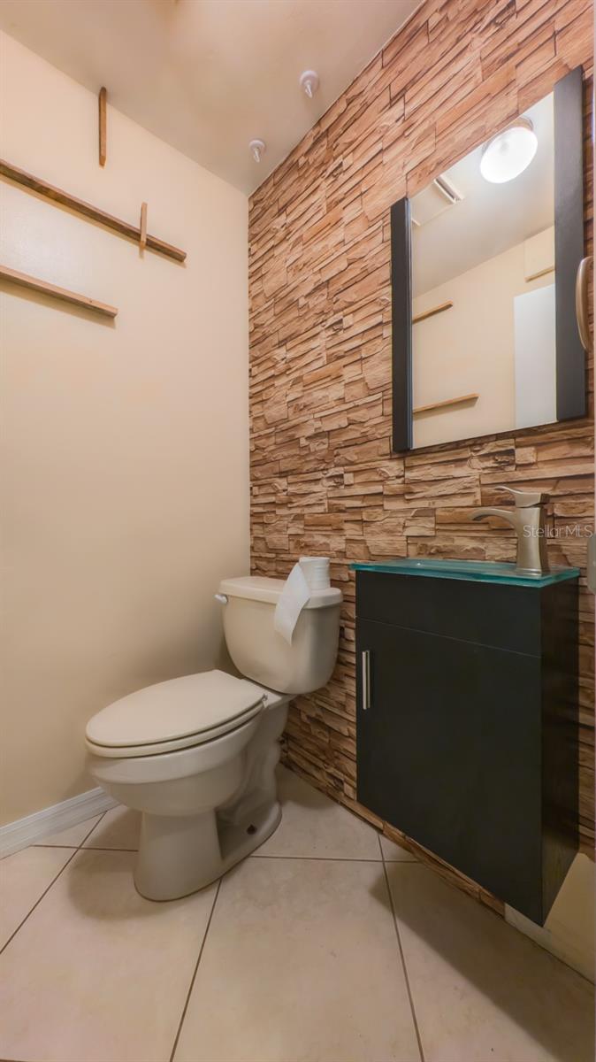 7910 RIVERDALE DR — photo 9
