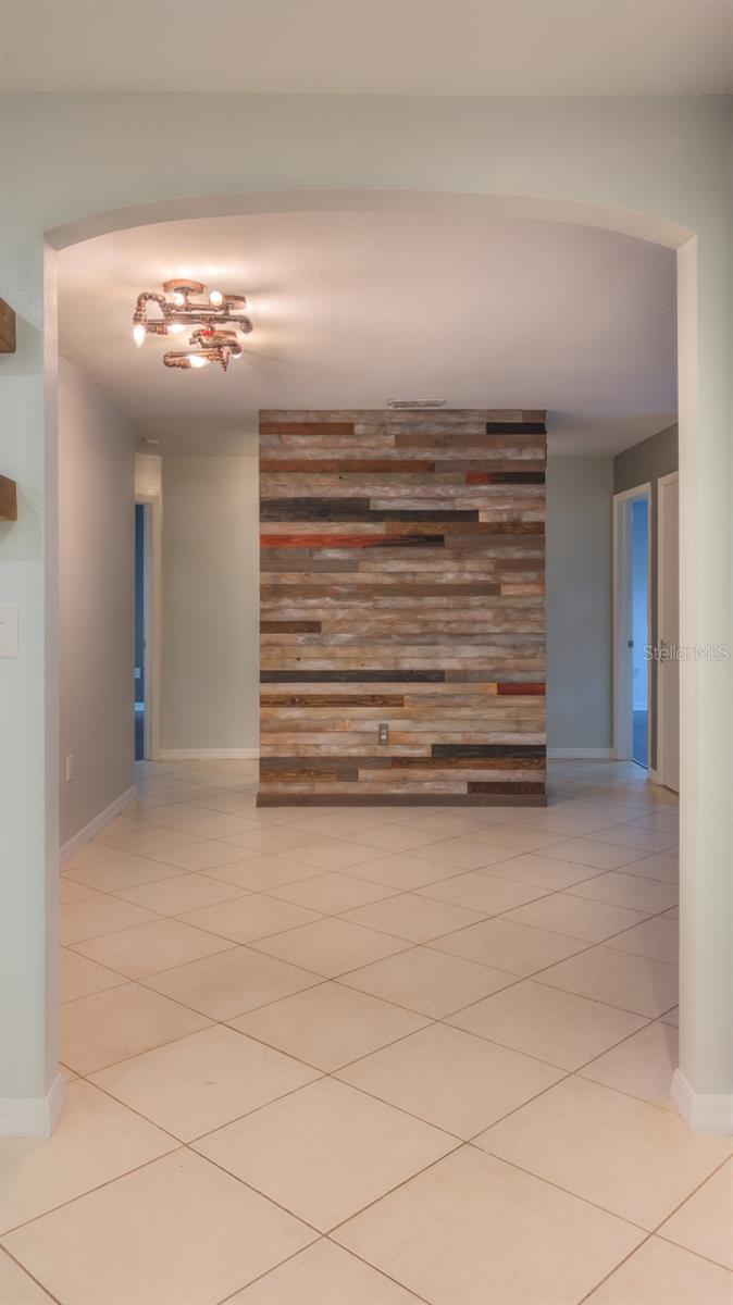 7910 RIVERDALE DR — photo 8