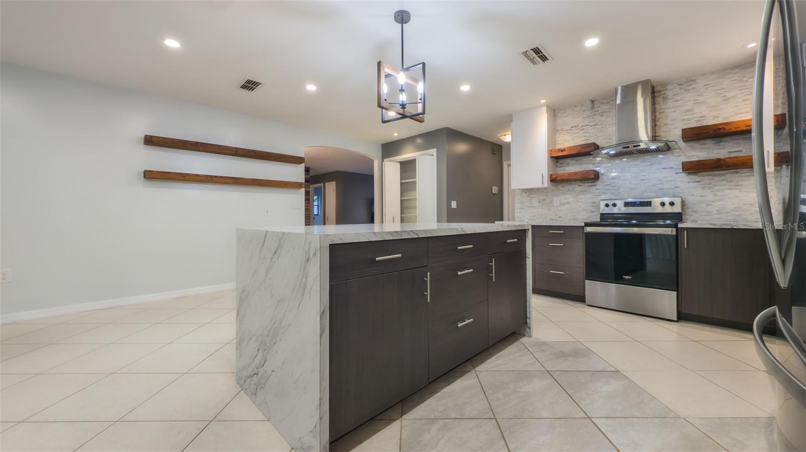 7910 RIVERDALE DR — photo 7