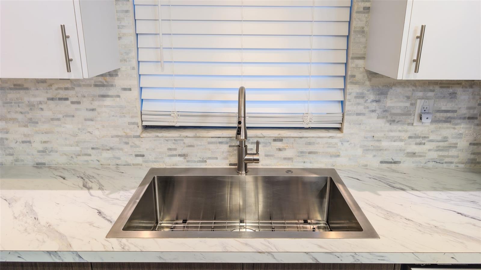 7910 RIVERDALE DR — photo 23