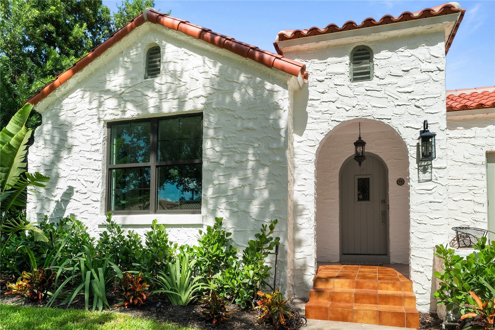 4521 W AZEELE ST — photo 2