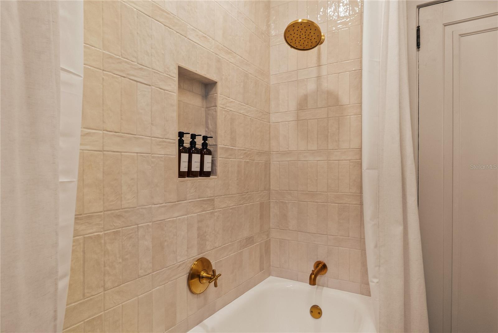 4521 W AZEELE ST — photo 39