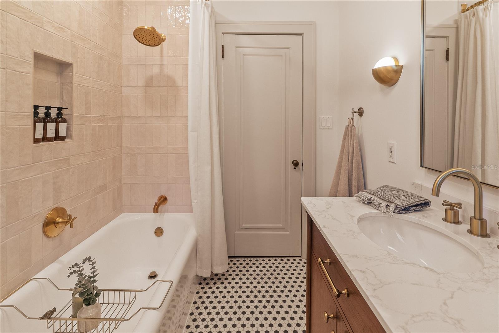 4521 W AZEELE ST — photo 30