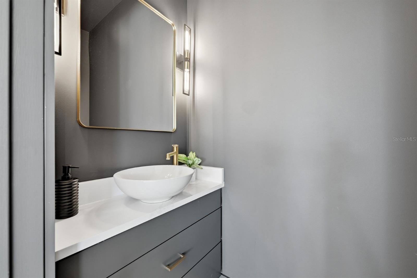 310 W COLUMBUS DR #2 — photo 10