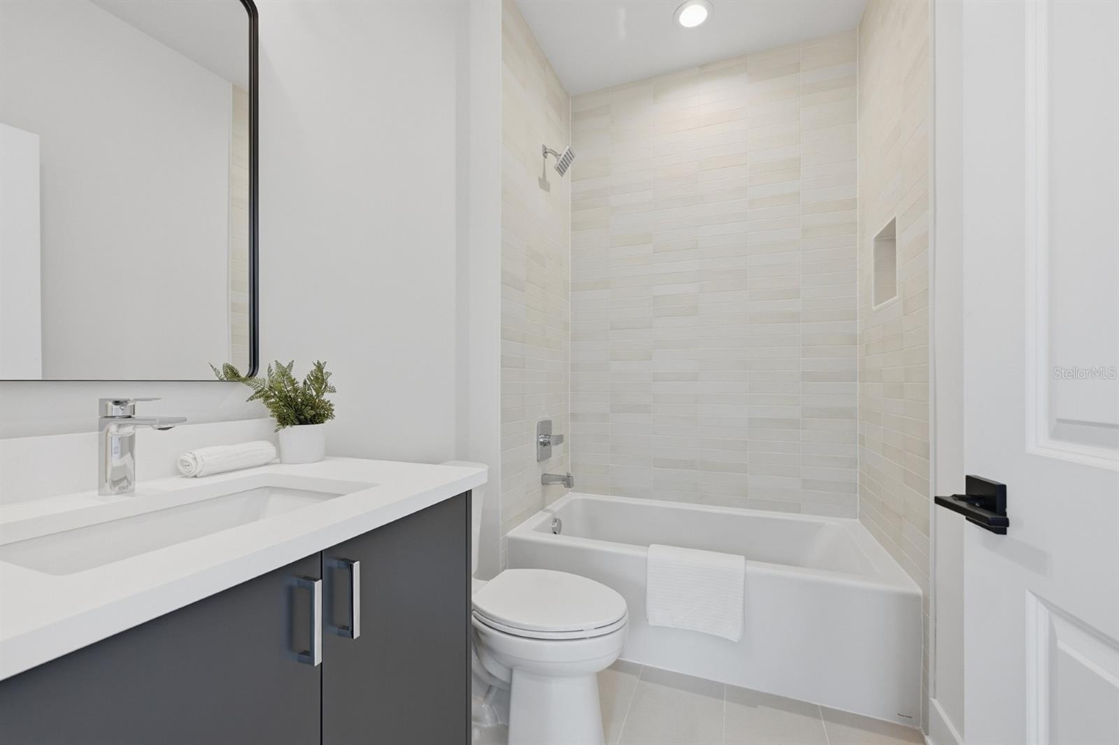 310 W COLUMBUS DR #2 — photo 20