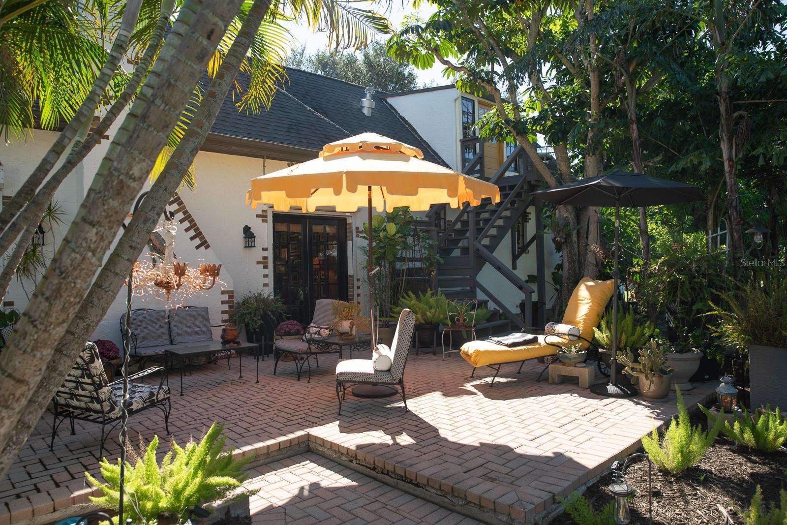 1230 ESTREMADURA DR — photo 43