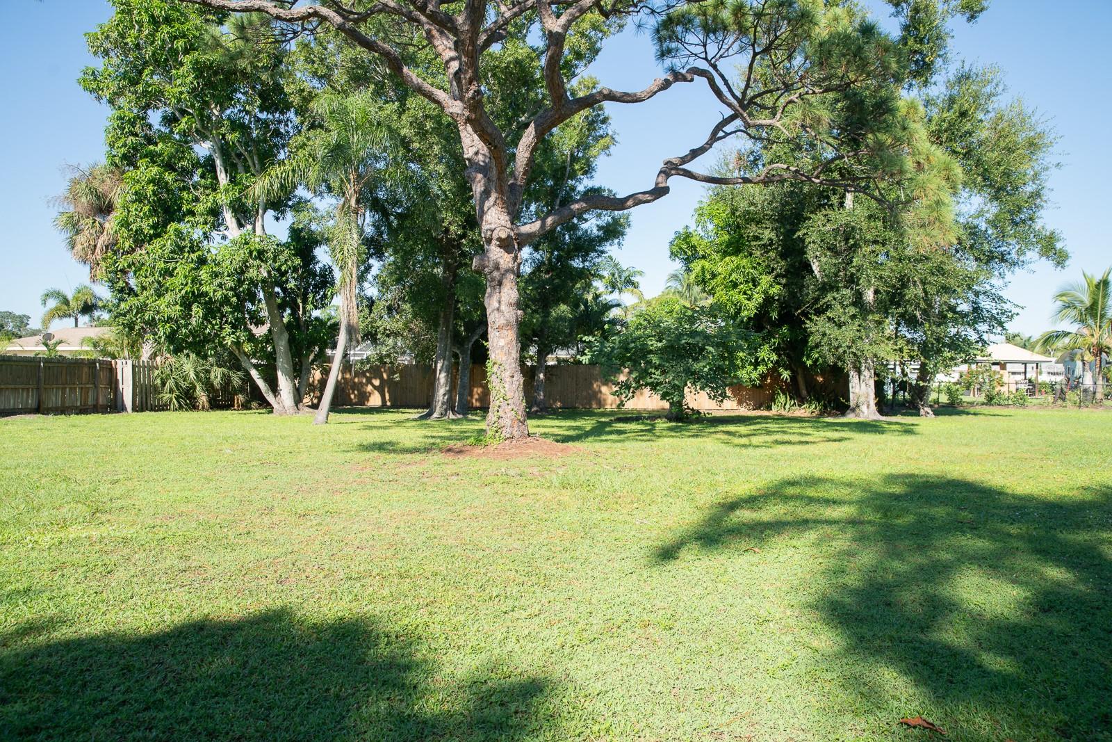 1230 ESTREMADURA DR — photo 12