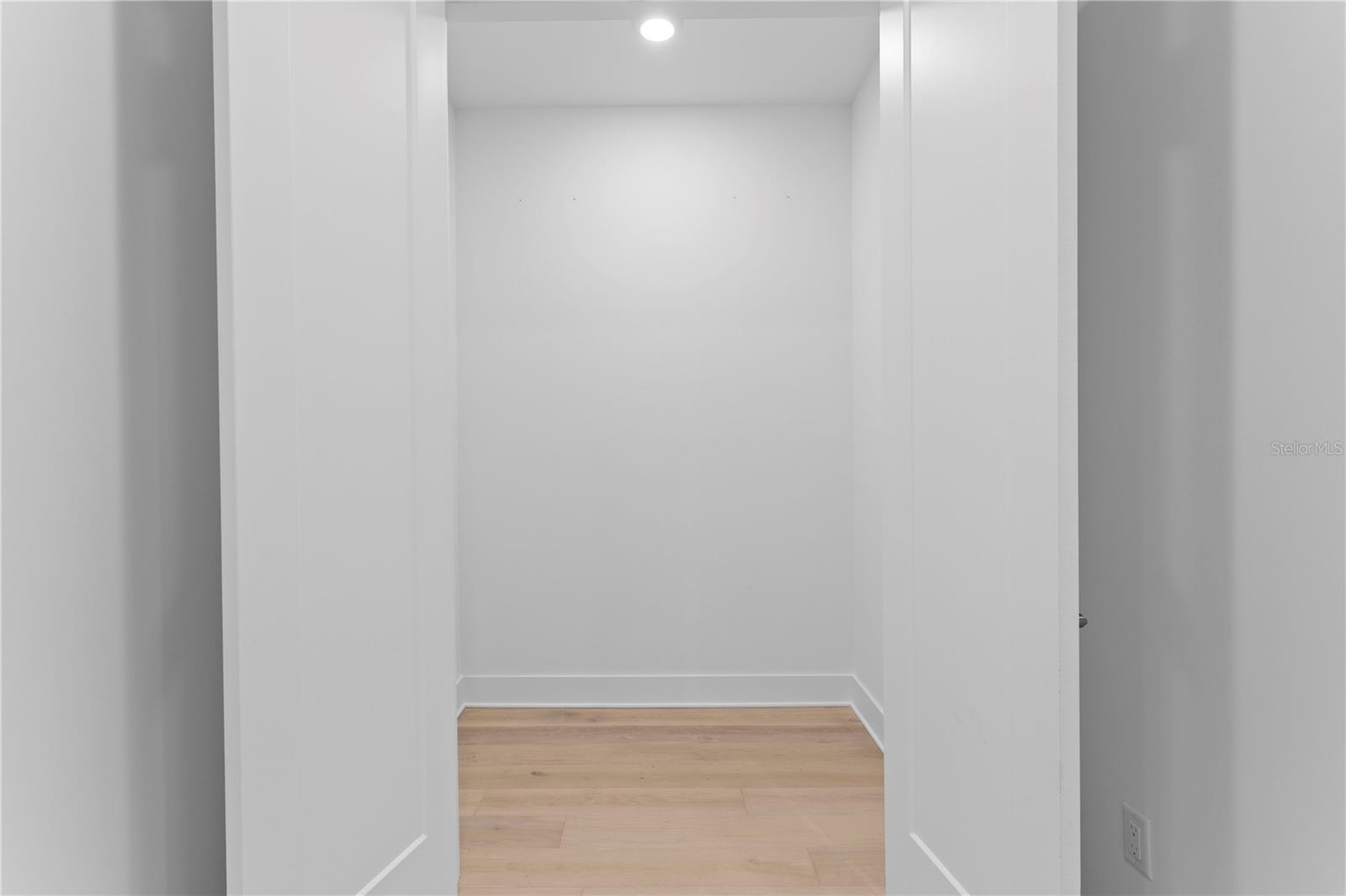 90 COLUMBIA DR #5 — photo 30