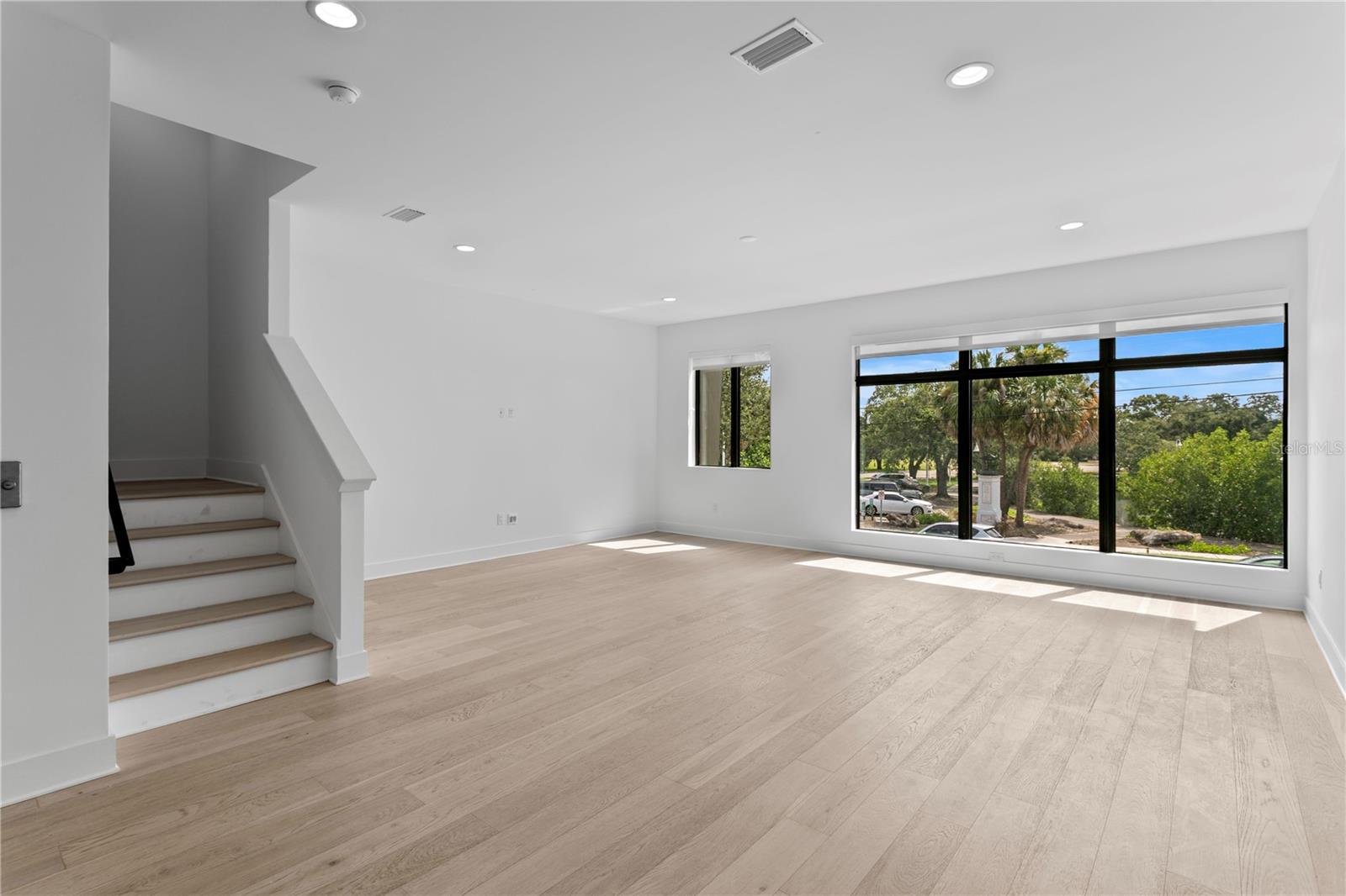 90 COLUMBIA DR #5 — photo 16