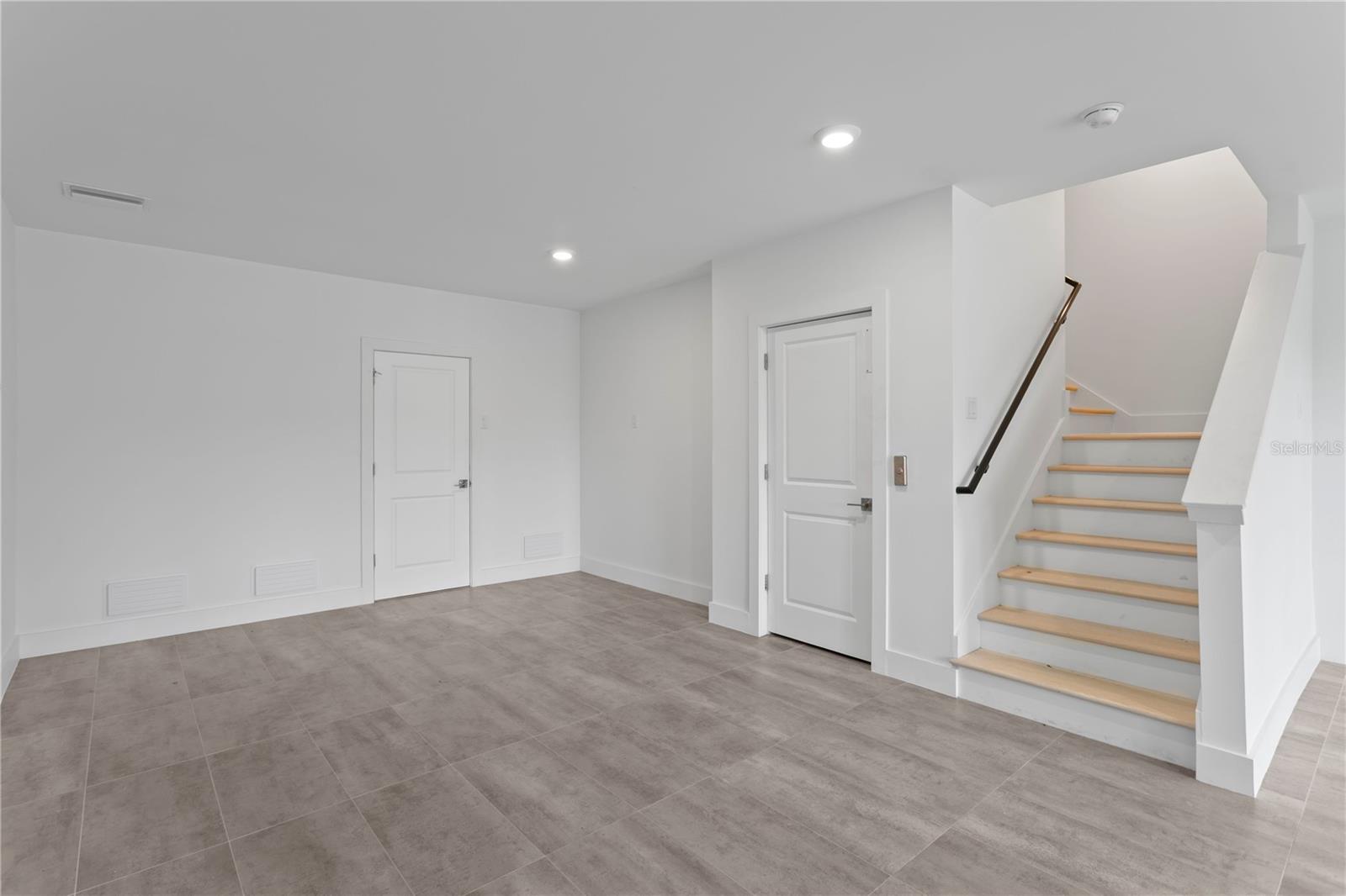 90 COLUMBIA DR #5 — photo 4