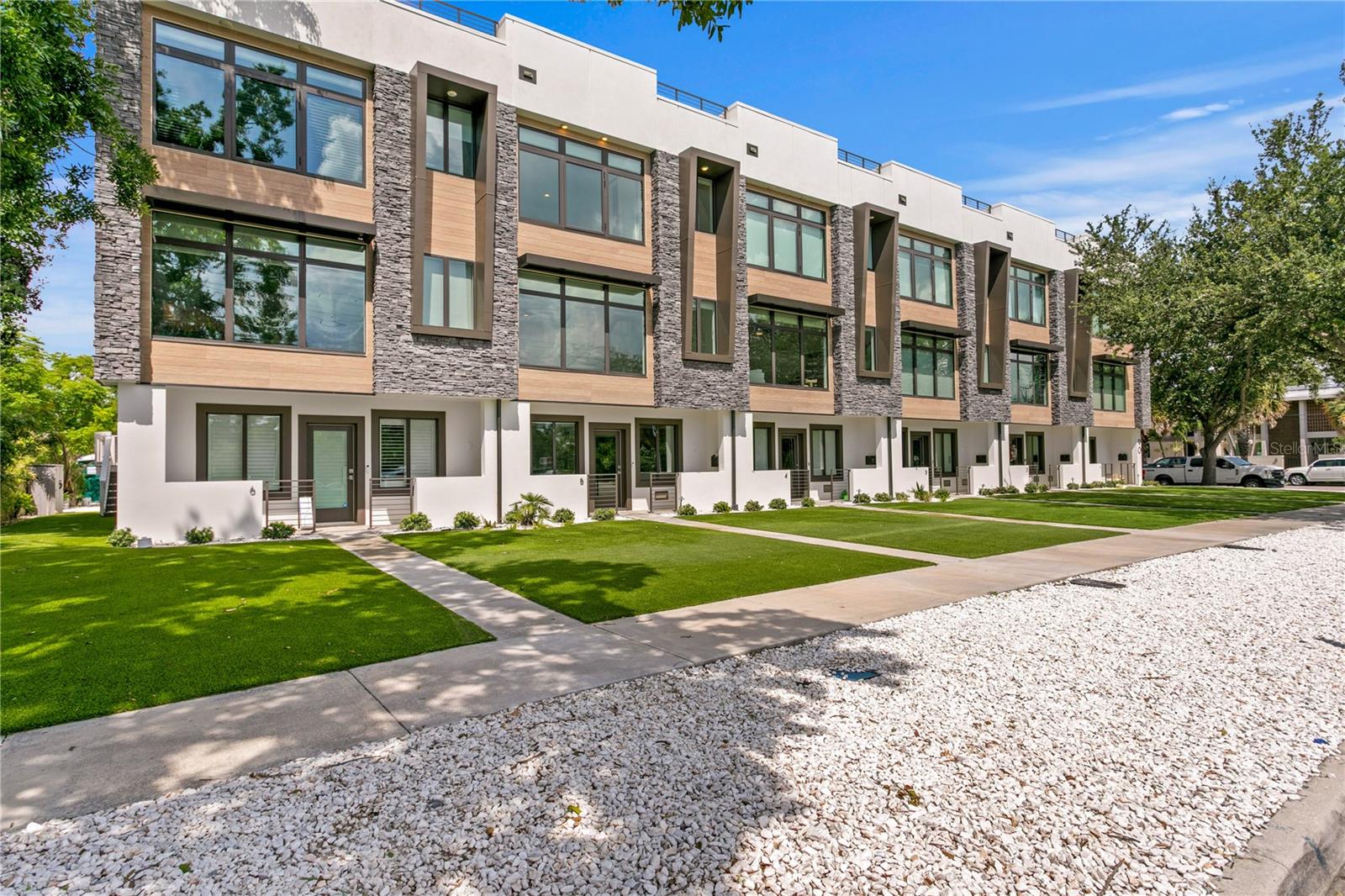 90 COLUMBIA DR #5 — photo 2