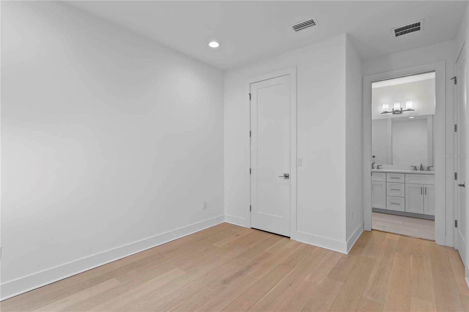 90 COLUMBIA DR #5 — photo 34