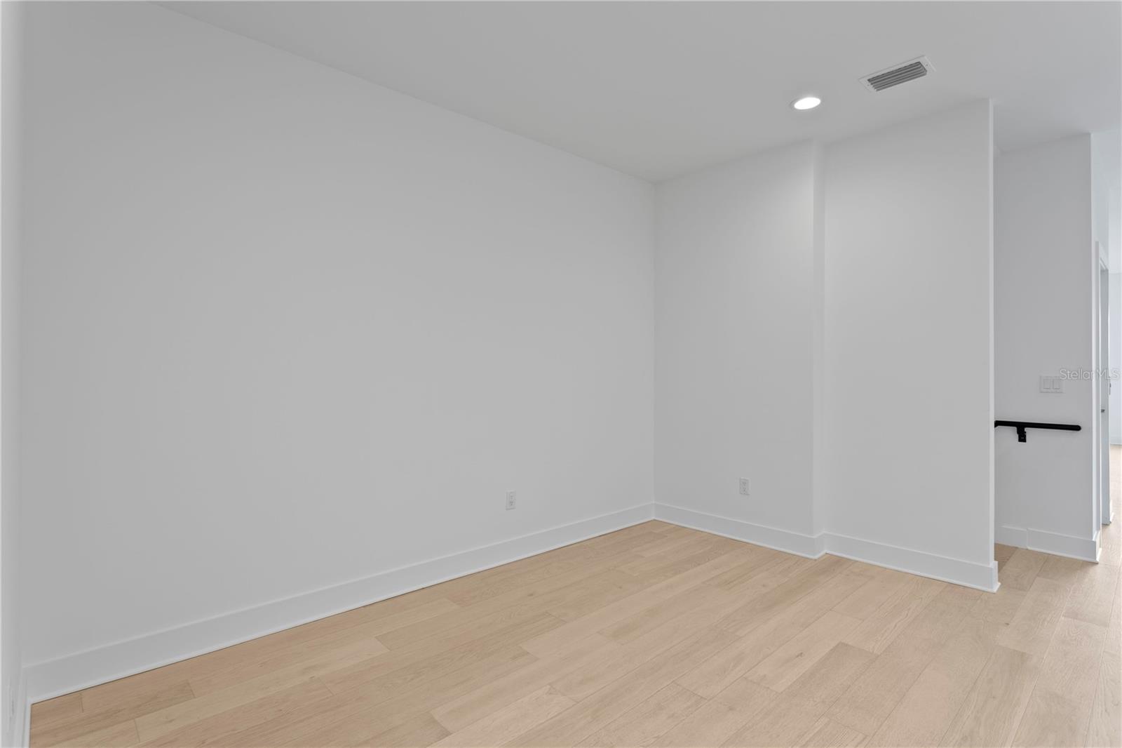 90 COLUMBIA DR #5 — photo 37