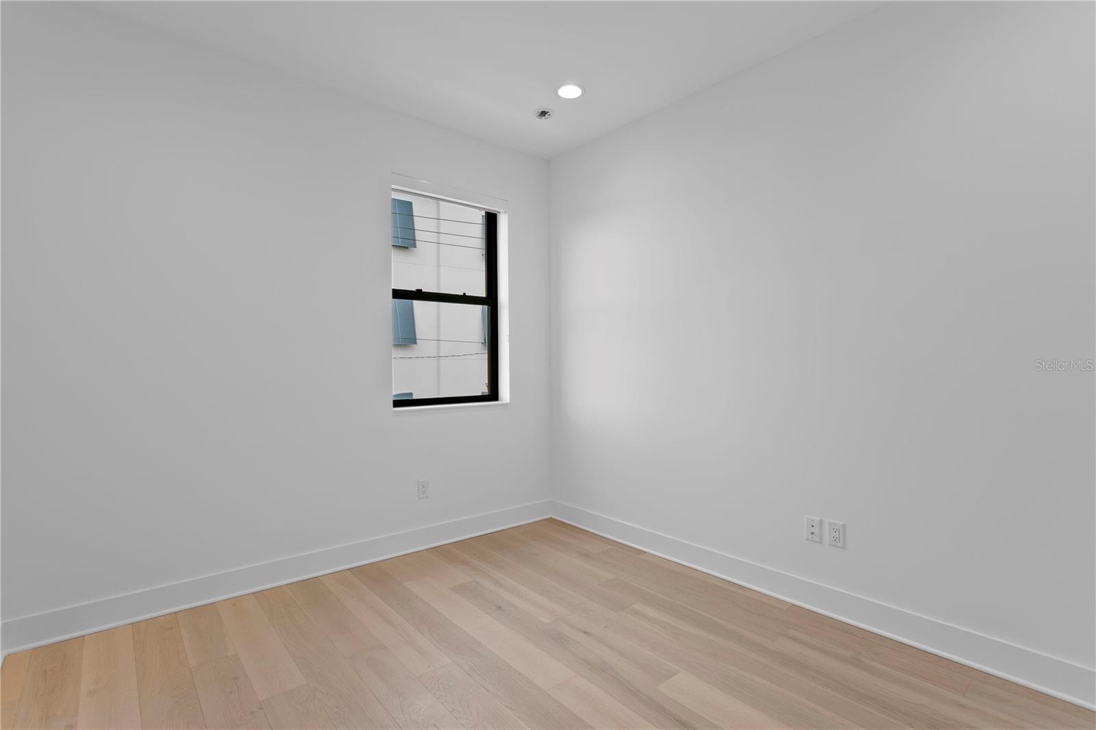 90 COLUMBIA DR #5 — photo 35