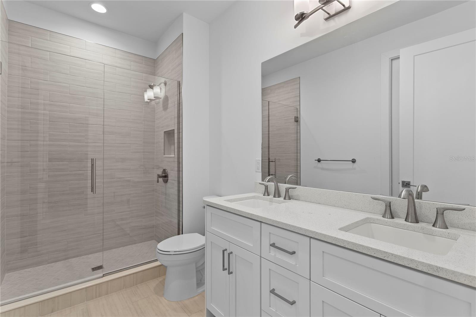 90 COLUMBIA DR #5 — photo 32