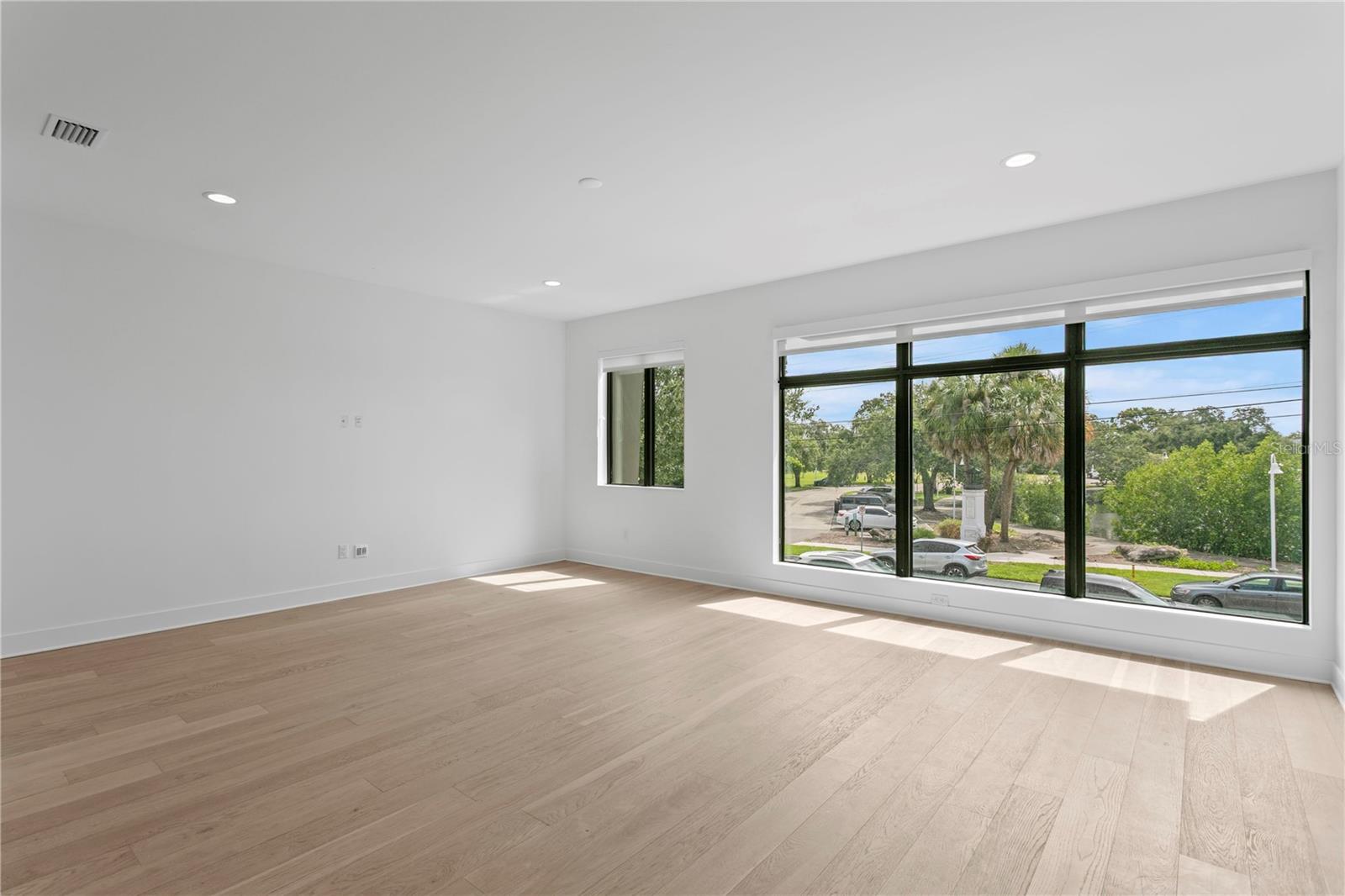 90 COLUMBIA DR #5 — photo 8