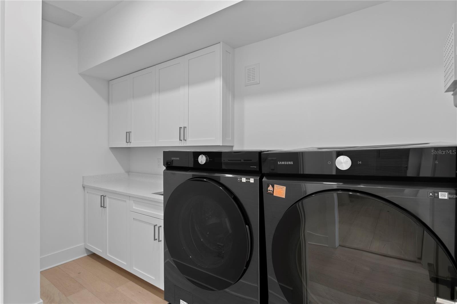 90 COLUMBIA DR #5 — photo 31