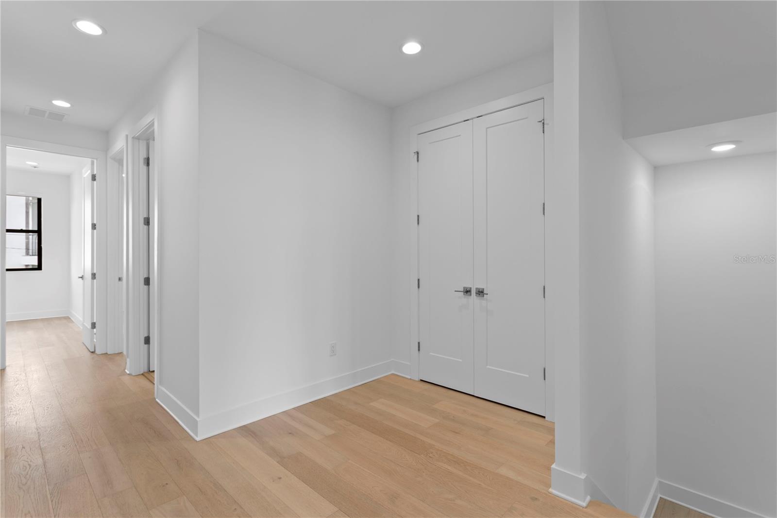 90 COLUMBIA DR #5 — photo 29