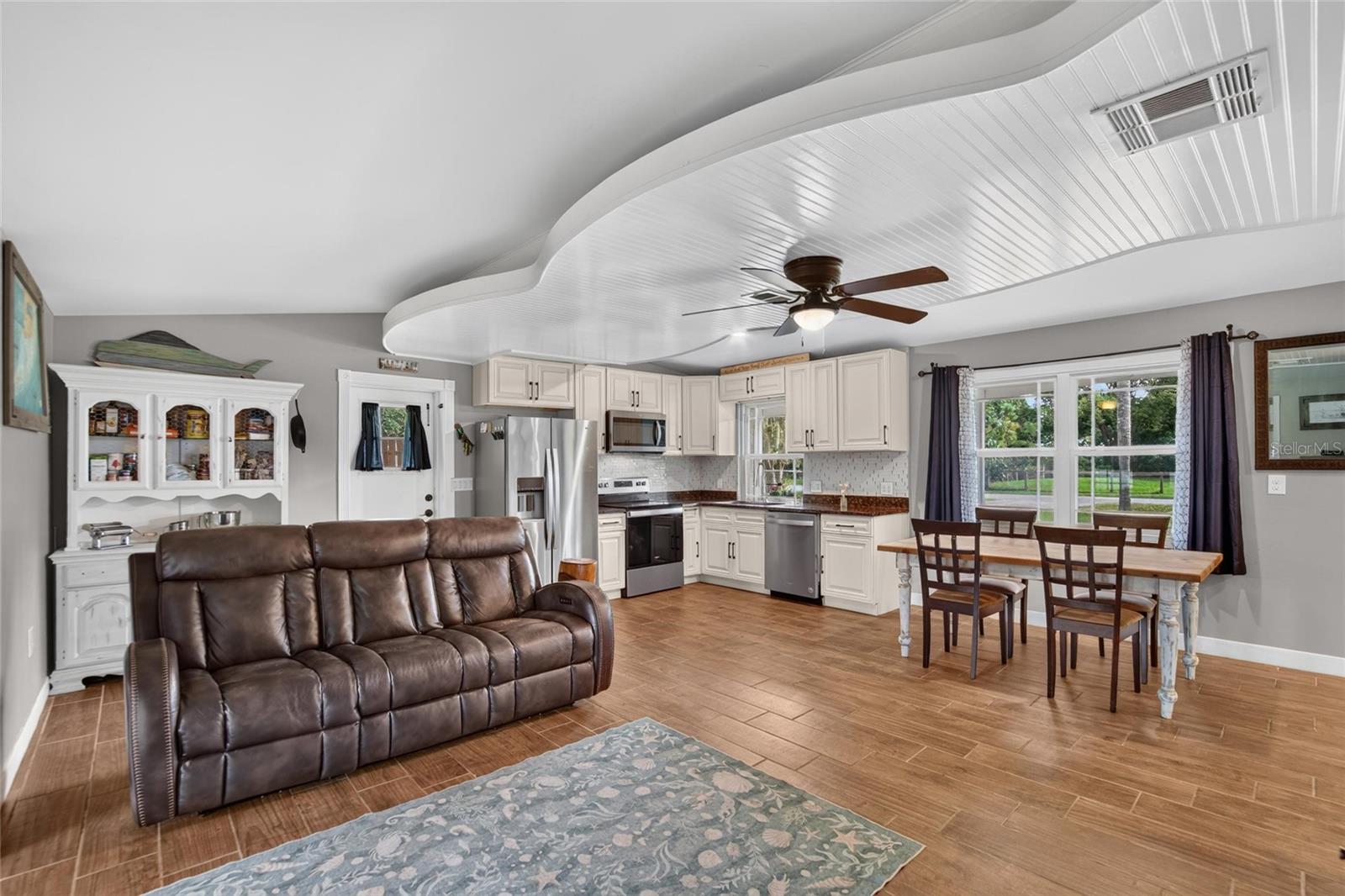 3009 S NORTHVIEW RD — photo 15