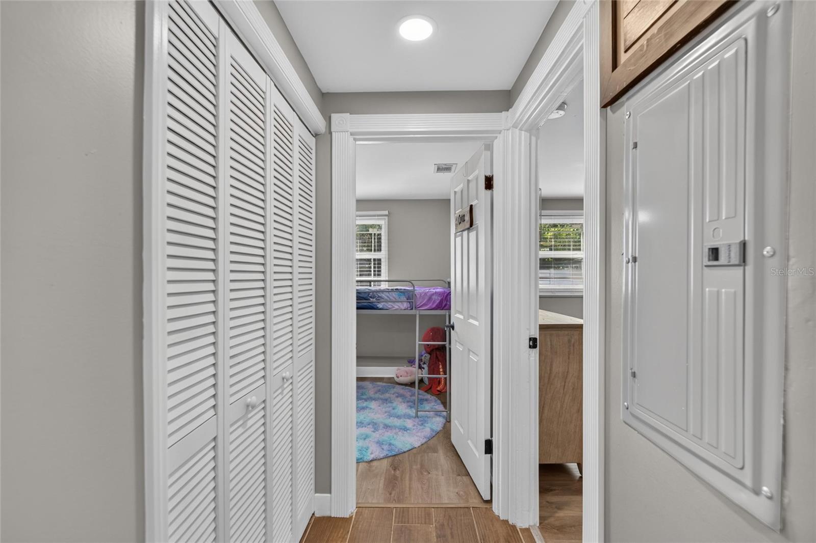 3009 S NORTHVIEW RD — photo 25