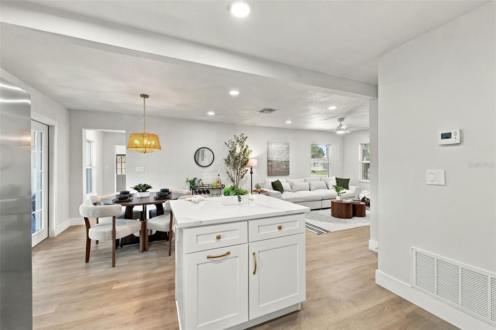 4506 S CAMERON AVE — photo 17
