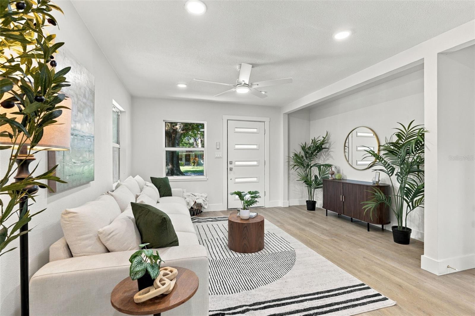 4506 S CAMERON AVE — photo 8