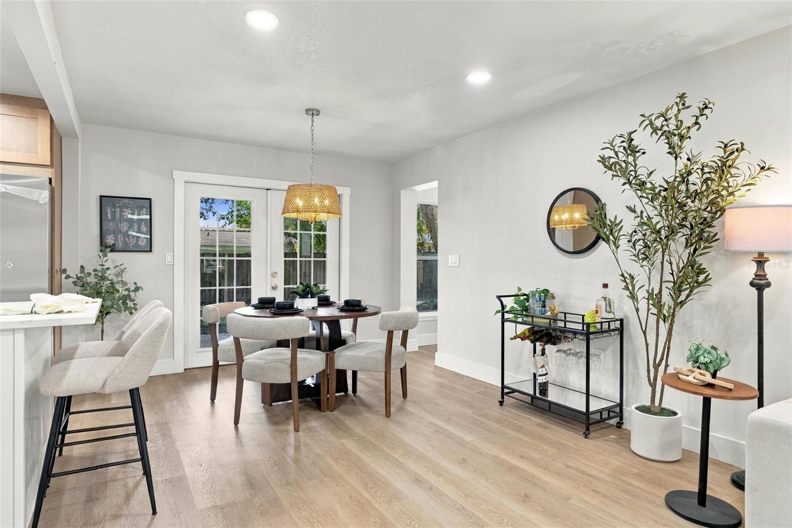 4506 S CAMERON AVE — photo 10