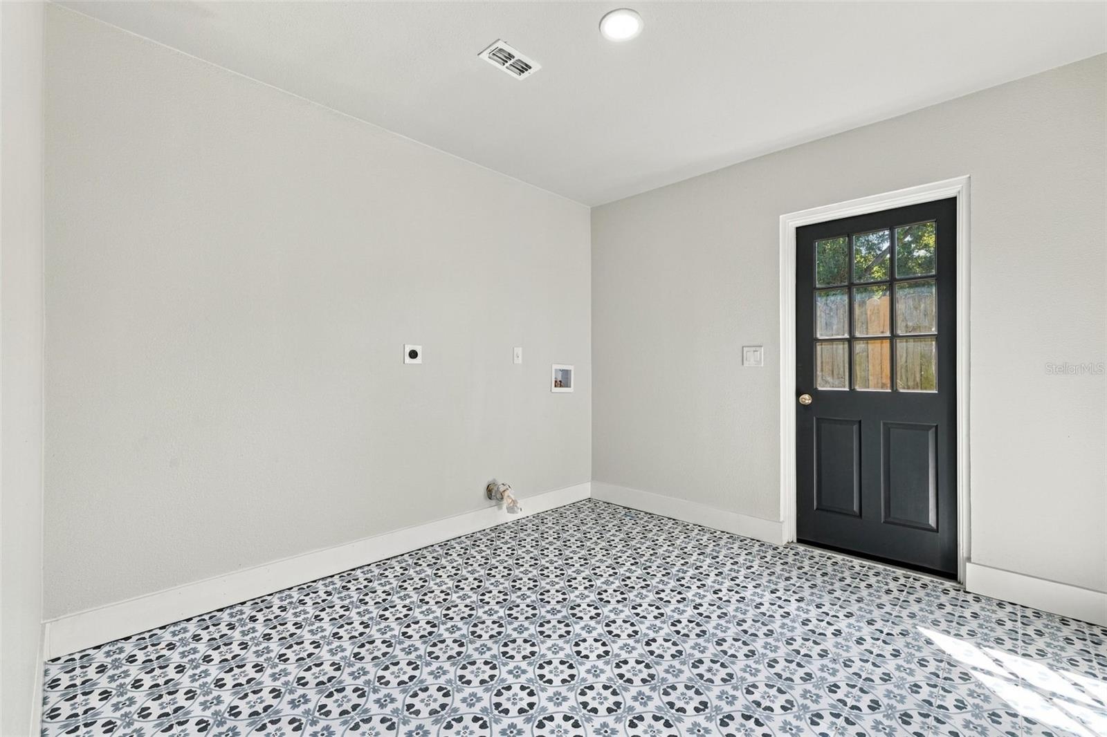4506 S CAMERON AVE — photo 29