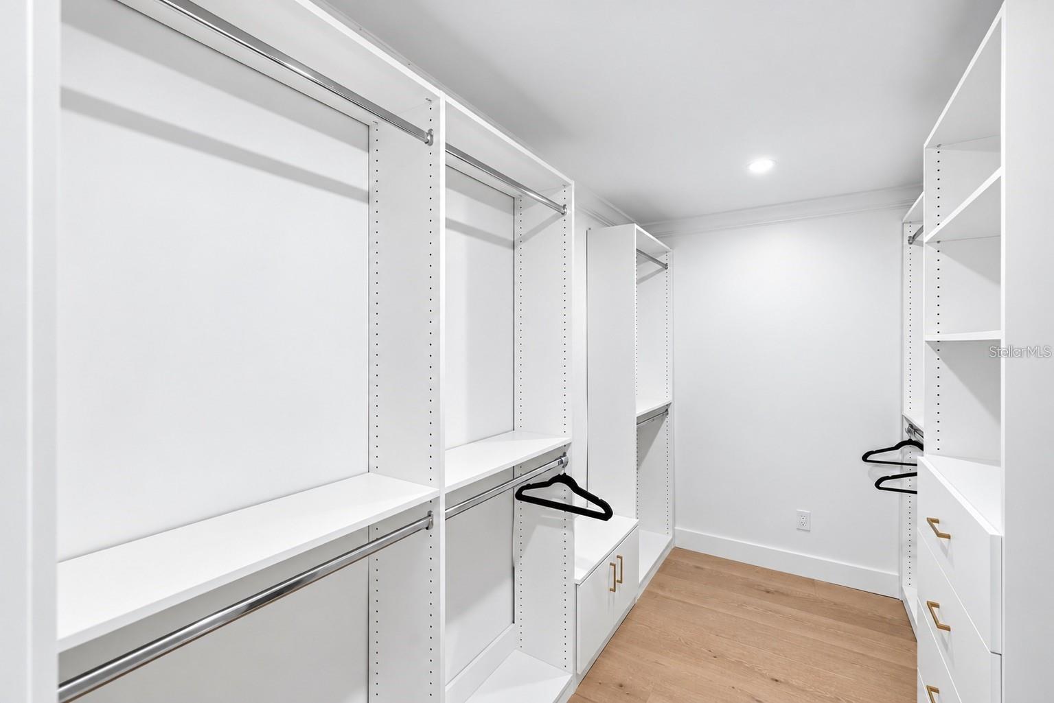 604 NORSOTA WAY — photo 33