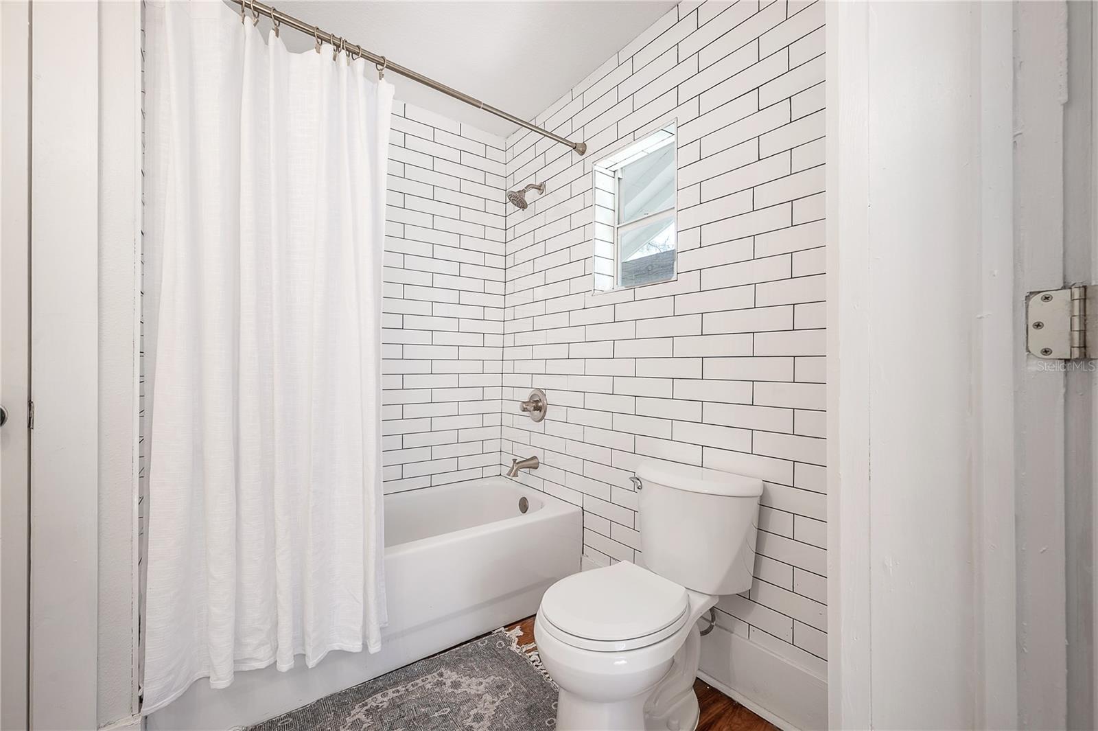 236 W NORTH ST #A — photo 20