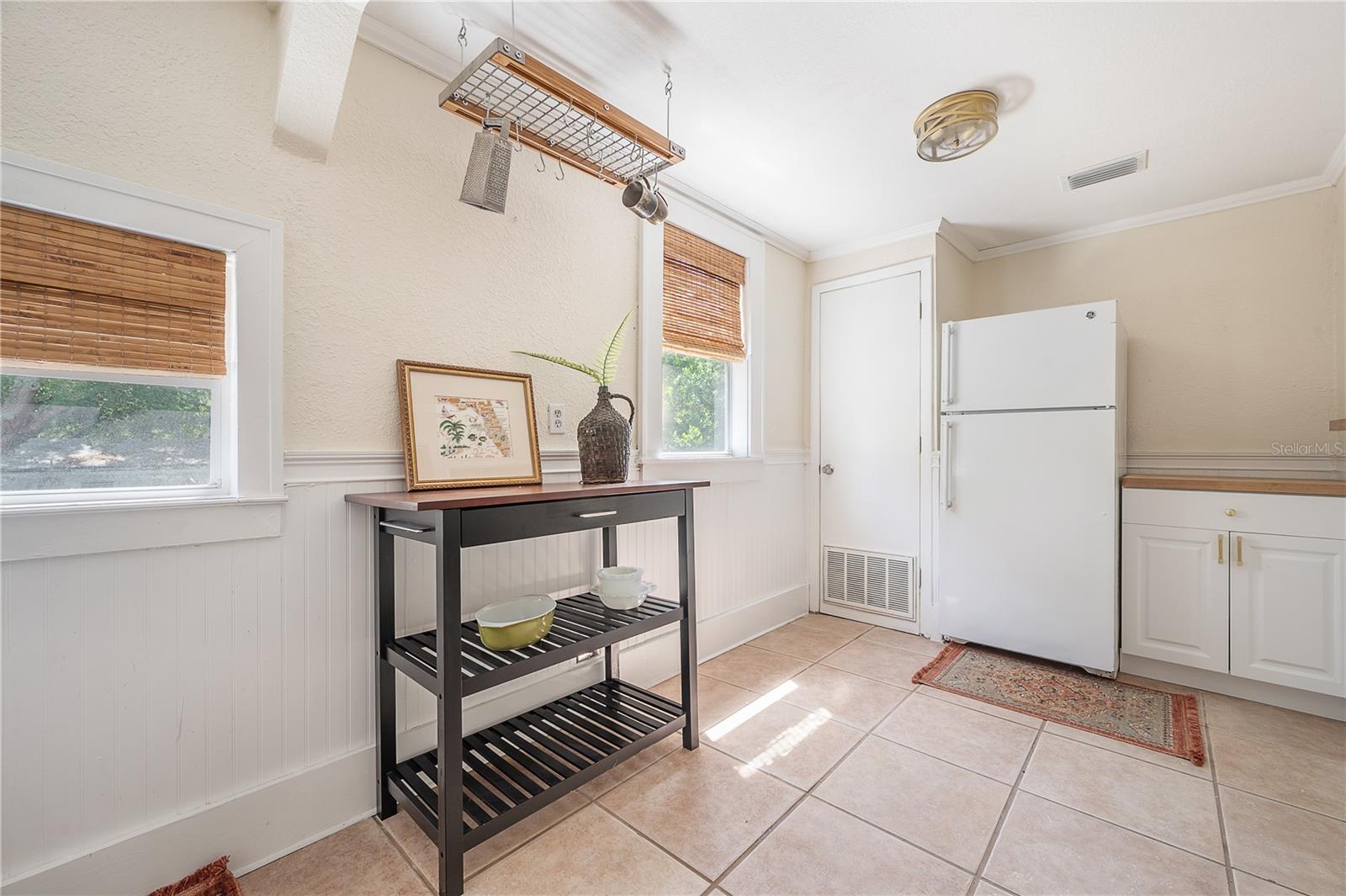 236 W NORTH ST #D — photo 13