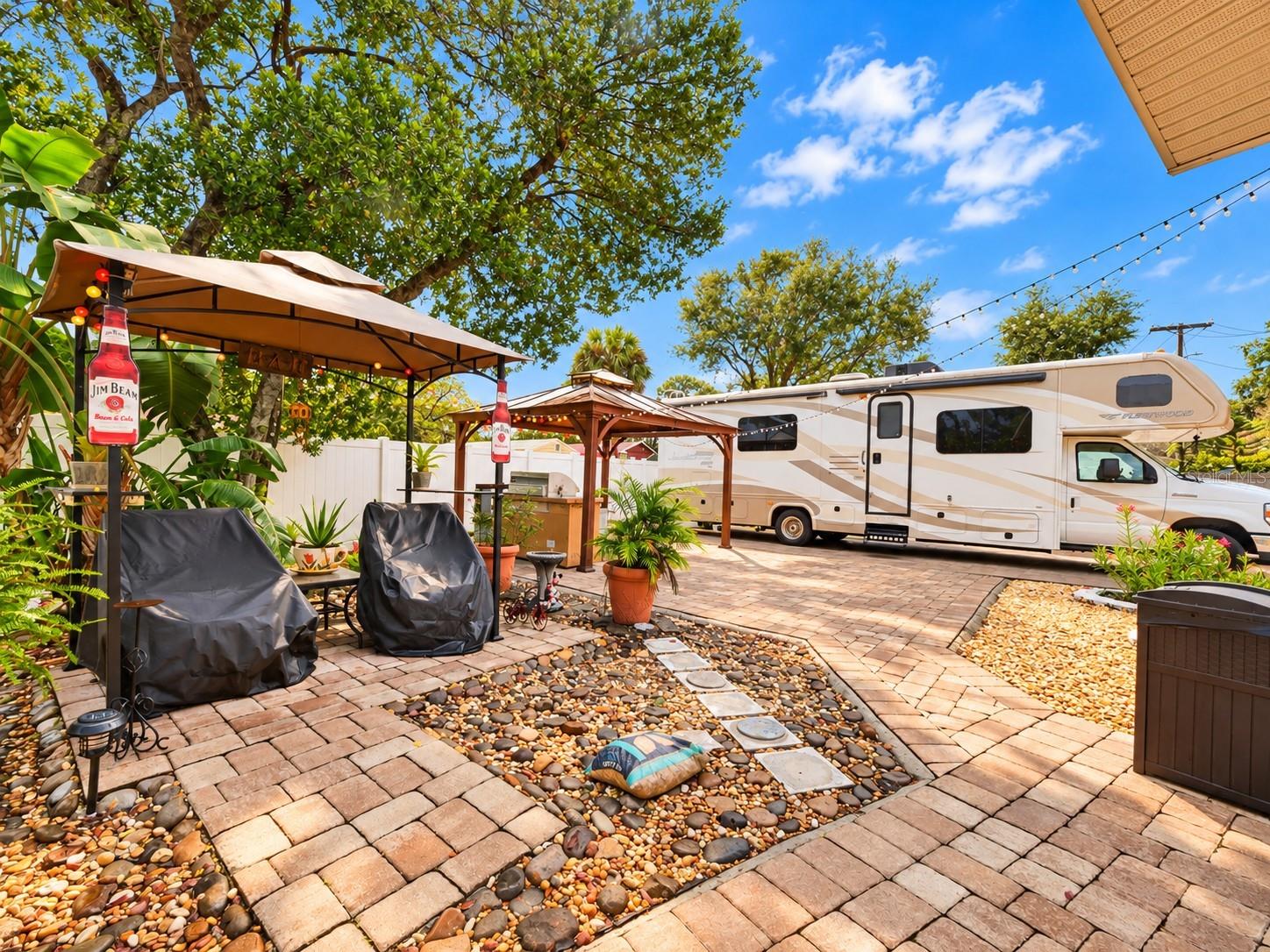 8344 FOUNTAIN AVE — photo 49