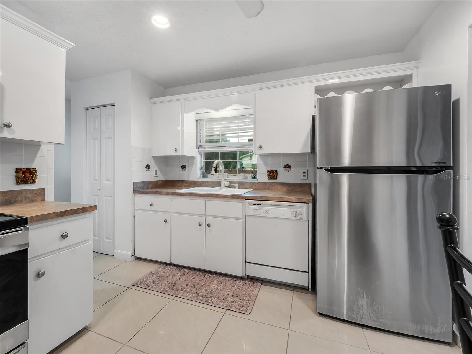 8344 FOUNTAIN AVE — photo 7