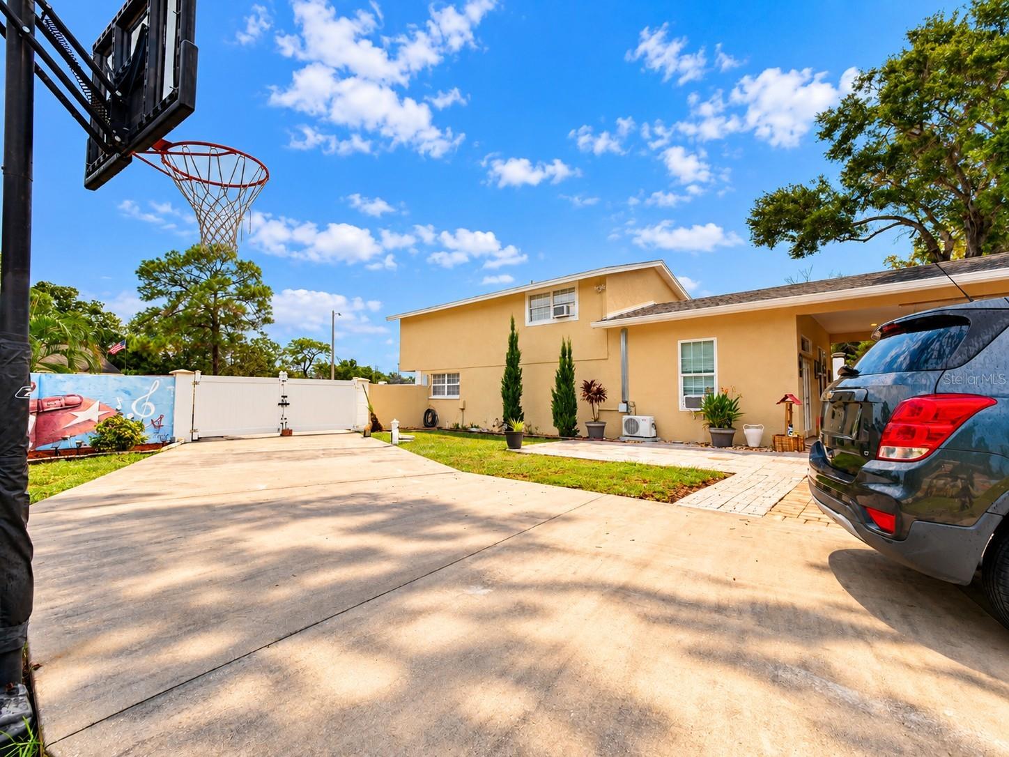 8344 FOUNTAIN AVE — photo 45