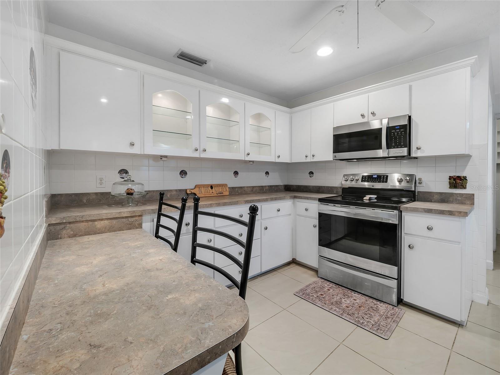 8344 FOUNTAIN AVE — photo 8