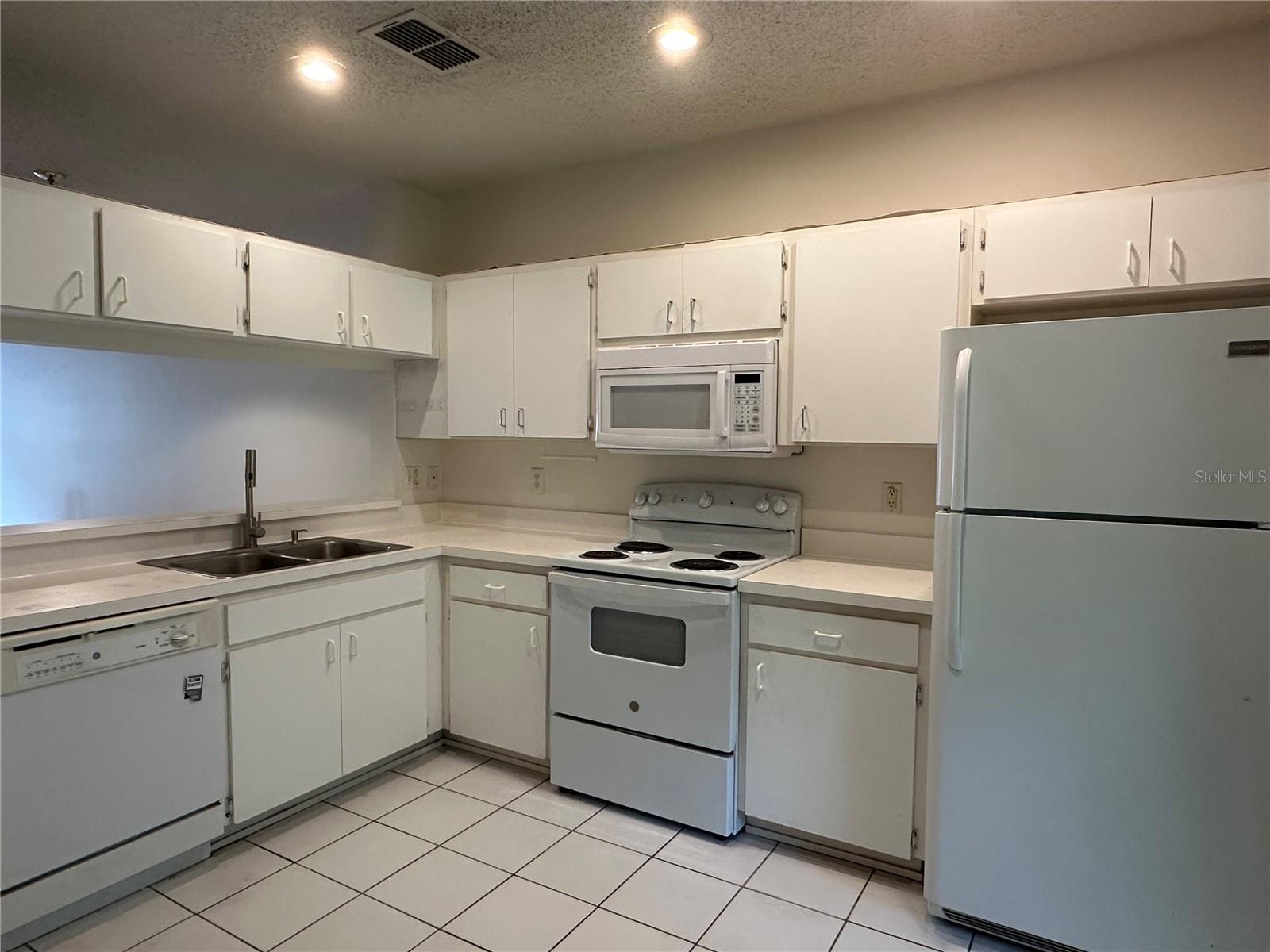 8627 HUNTERS KEY CIR — photo 2