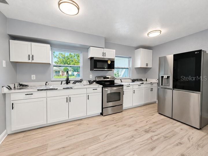 1112 W HIAWATHA ST — photo 2