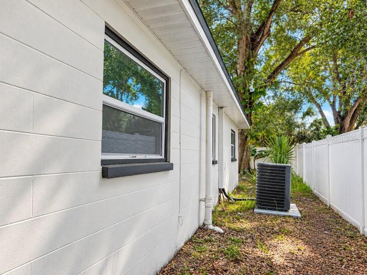 1112 W HIAWATHA ST — photo 24