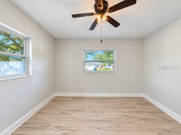 1112 W HIAWATHA ST — photo 15