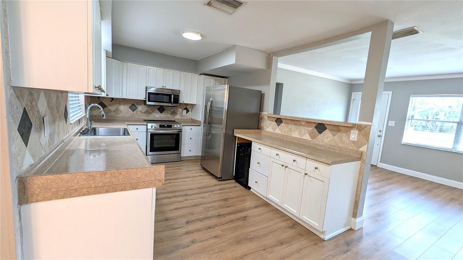 3005 W MARLIN AVE — photo 4