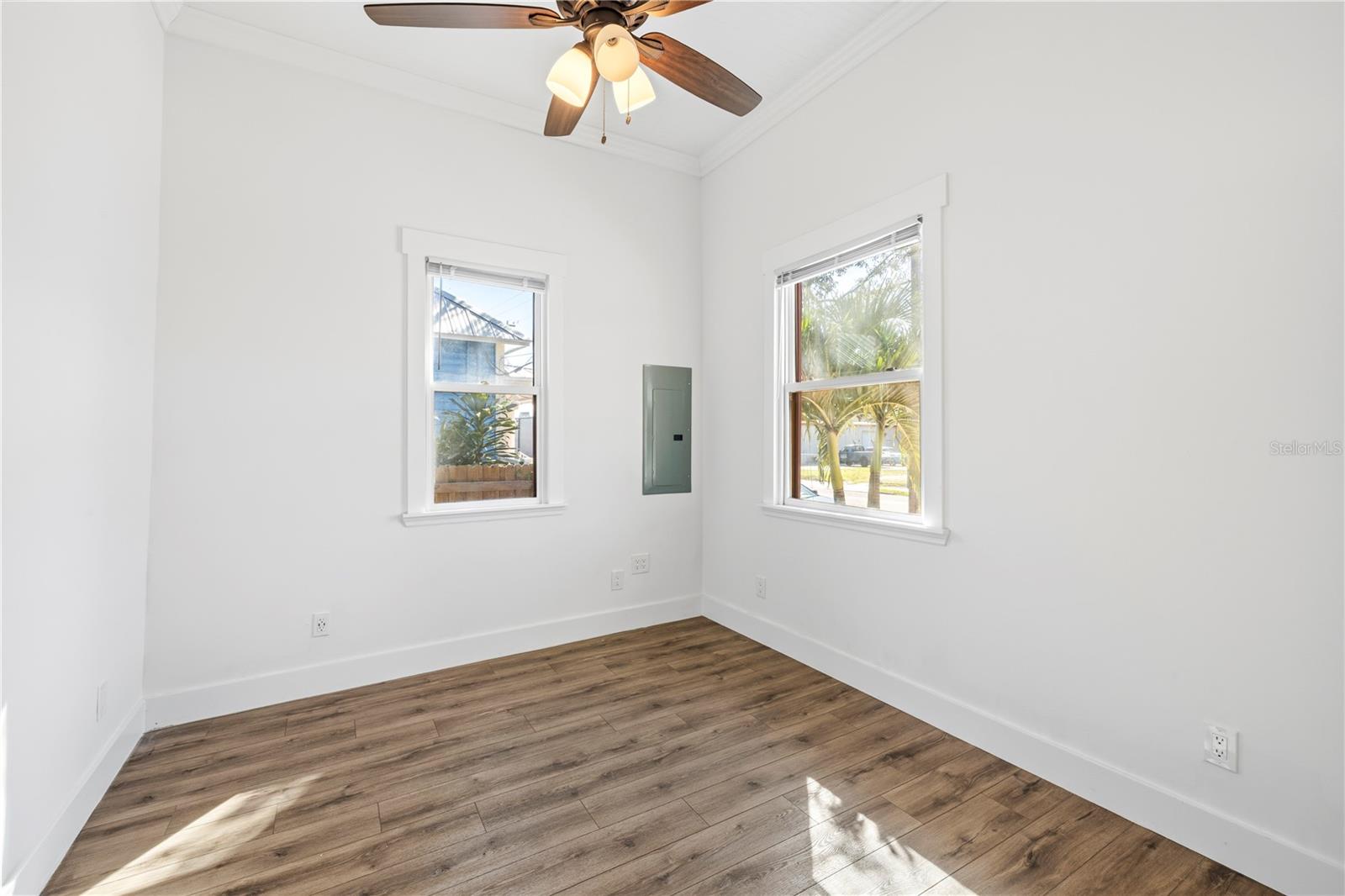 2308 E 4TH AVE — photo 23