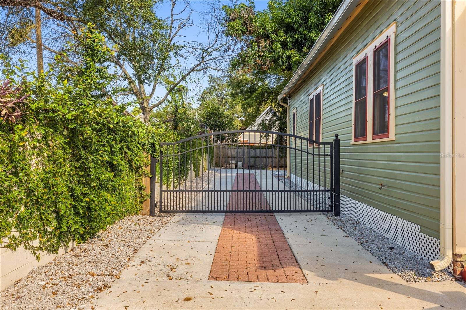 2308 E 4TH AVE — photo 37