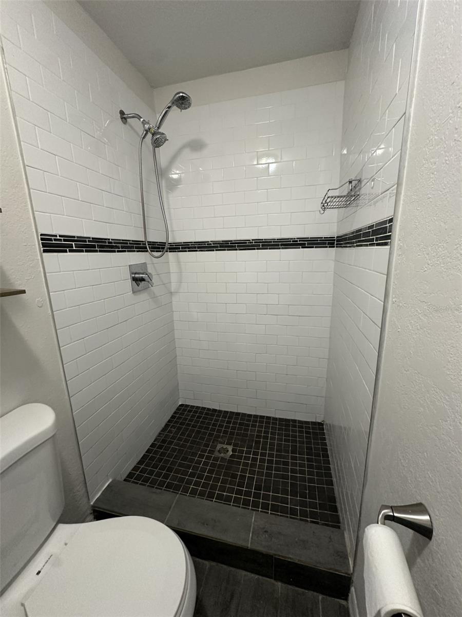 406 E GLADYS ST #B — photo 9