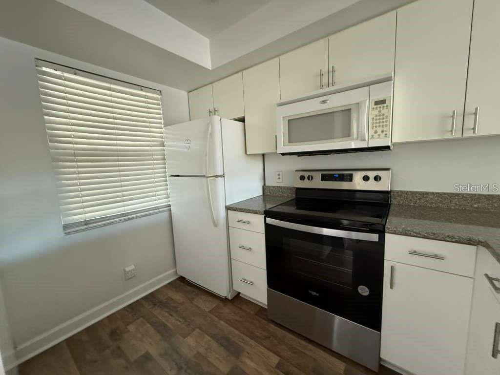 2045 SUNSET GROVE LN — photo 6