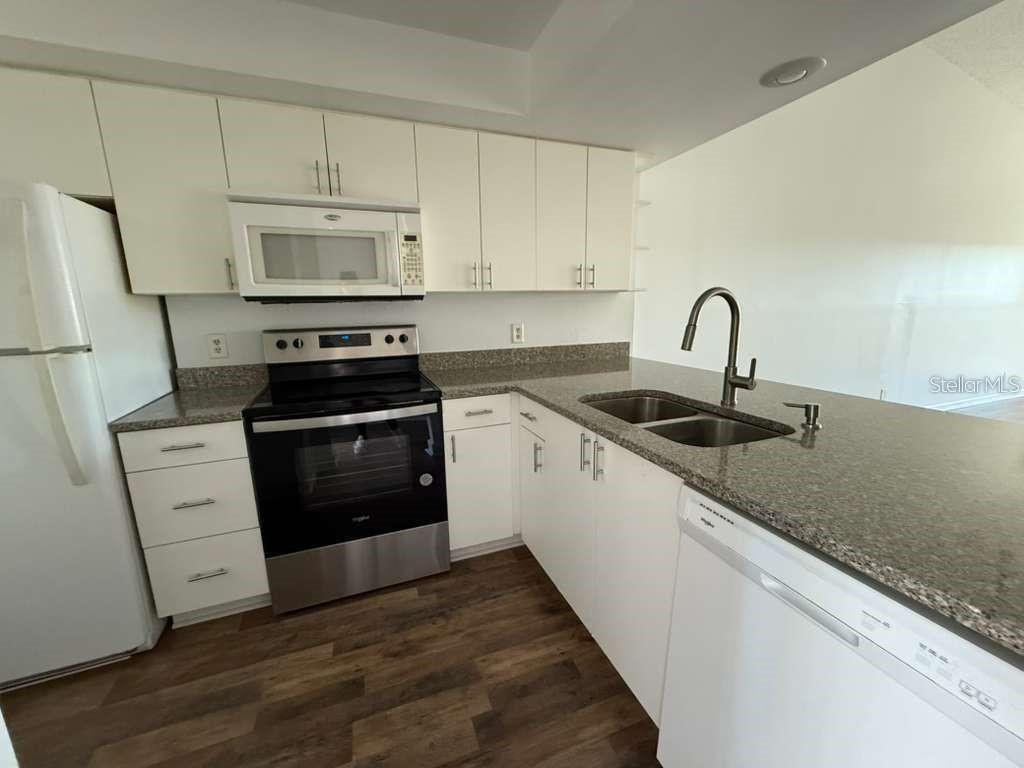 2045 SUNSET GROVE LN — photo 7